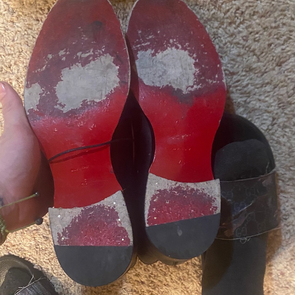 Marshawn Lynch’s red bottom louboutton dress shoes